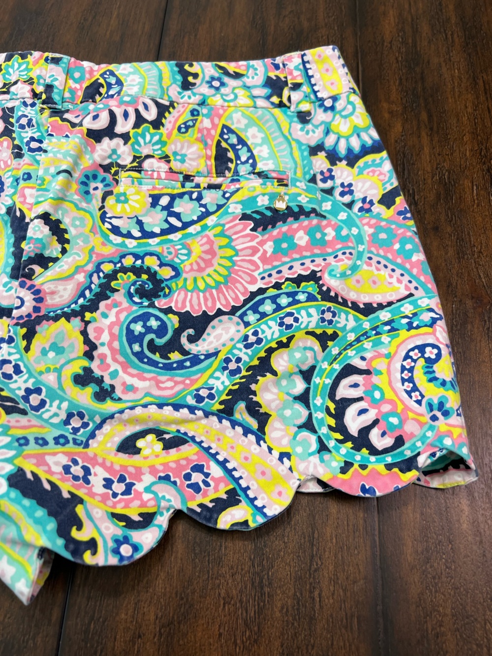 Crown & Ivy Shelby Women’s Size 12 Scalloped Hem Vibrant Paisley Shorts Pockets